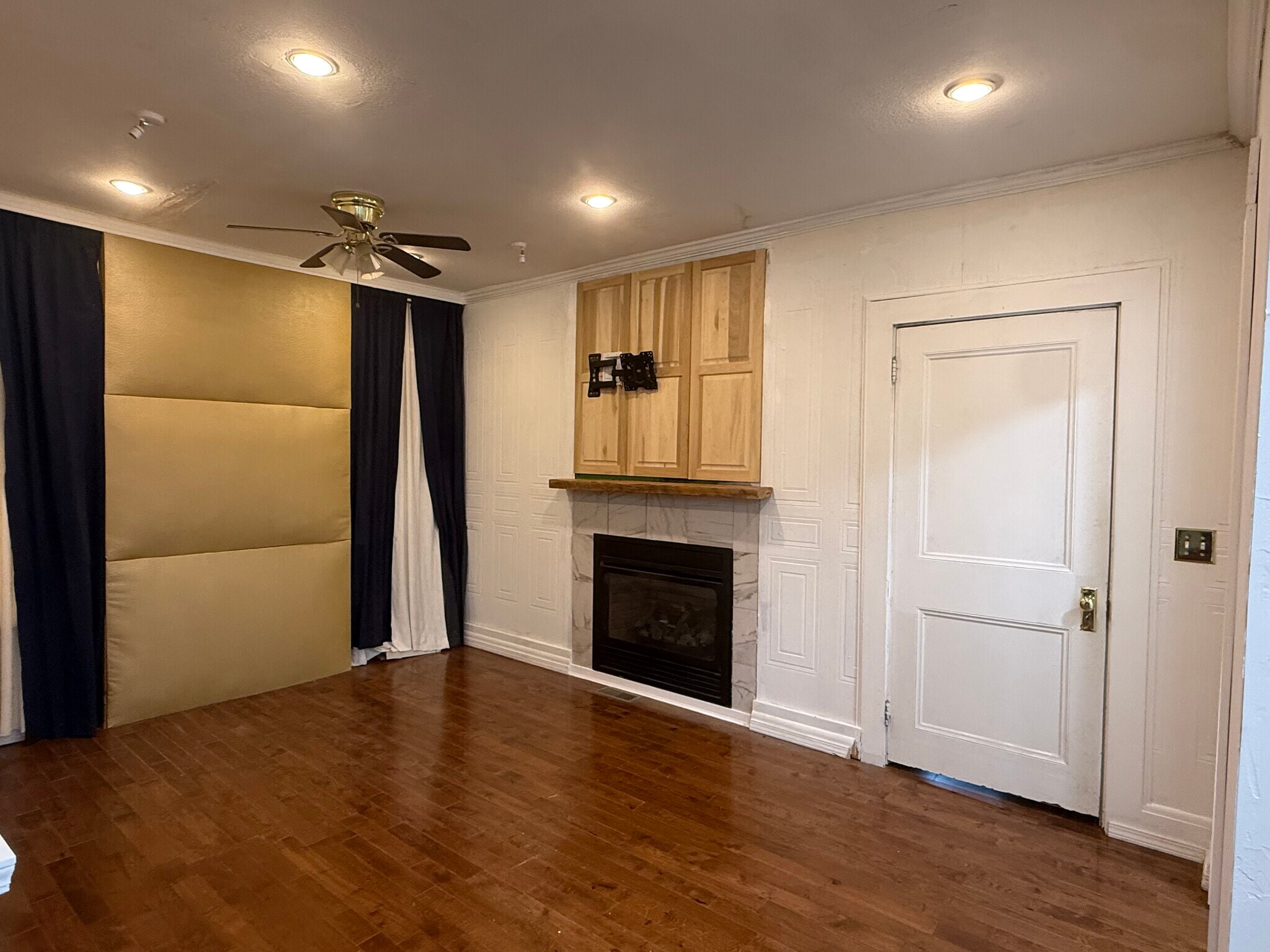 Building Photo - 321 E Stoddard St