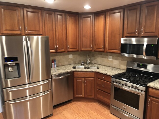 Building Photo - 1721 Shagbark Ct