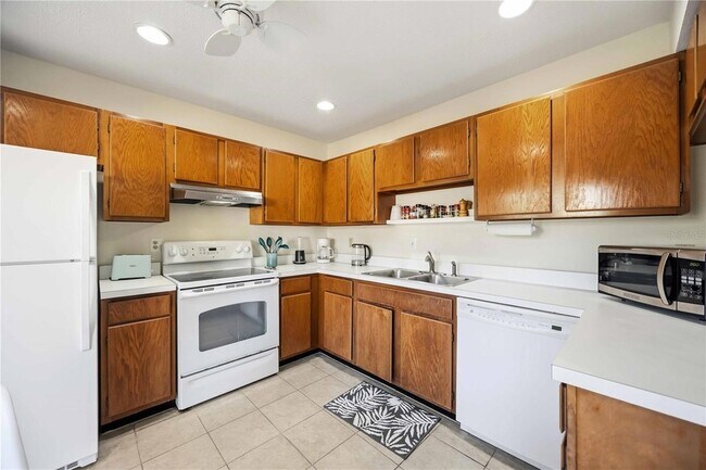 Building Photo - 1626 Brookhouse Dr