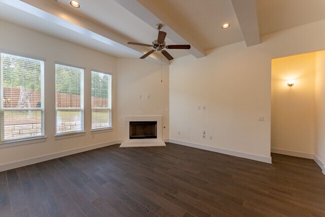 Building Photo - Spacious, Stylish, and Perfectly Located 3 Bedrooms, 2.5 Bathrooms in North Shields!!!