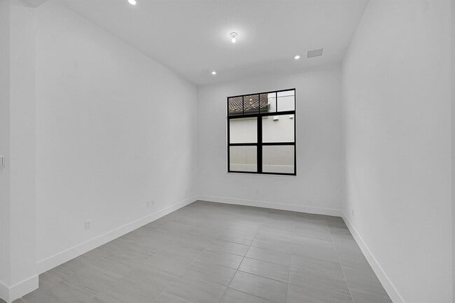 Building Photo - 13917 Vivant Dr