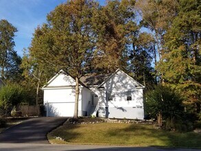 Building Photo - Wonderful 3 Bedroom 2 Bath Home with Garage in Quiet Williamsburg Community