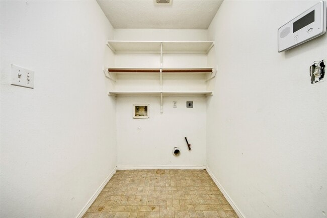 Building Photo - 16134 Coleburn Dr