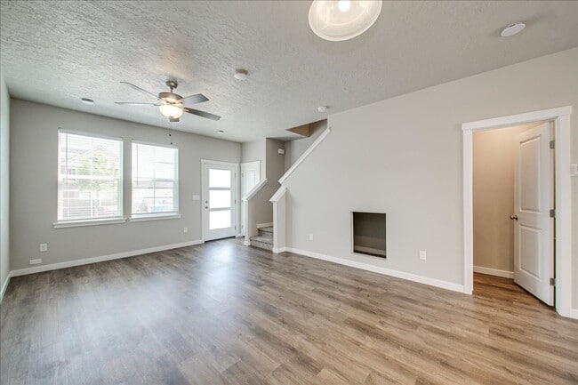 Building Photo - Cute Townhome in SW Boise