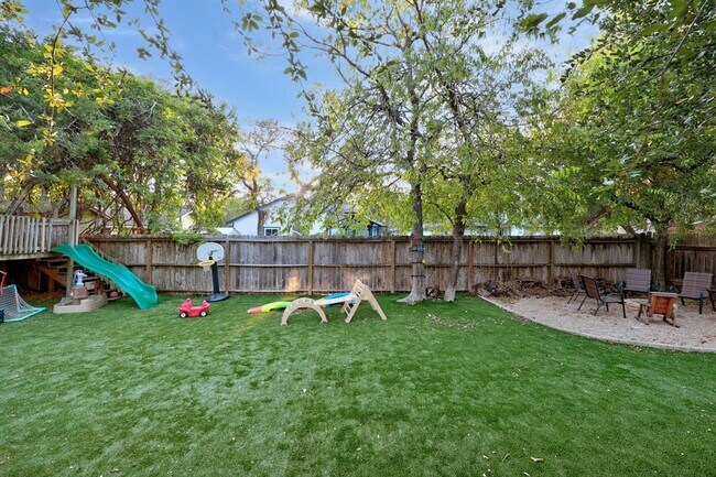 Building Photo - 705 Russet Valley Dr