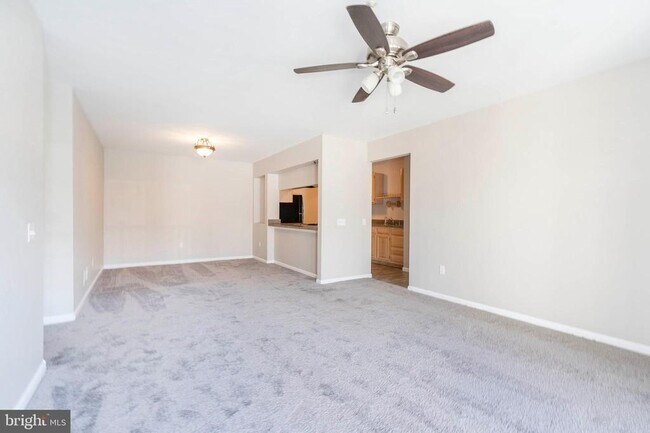 Building Photo - 600 Waters Edge Dr
