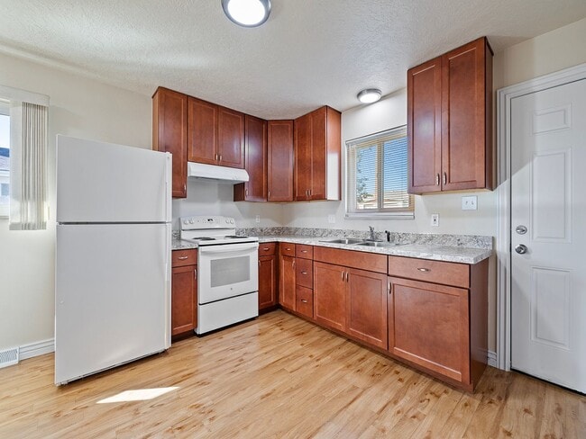Building Photo - Charming 2-Bed, 1-Bath Duplex in Greeley, CO!