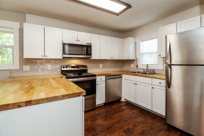 Building Photo - 1865 Jaywood Cir