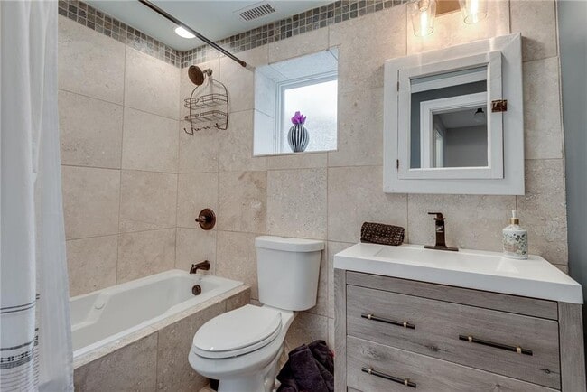 Building Photo - 953 Gilbert St SE