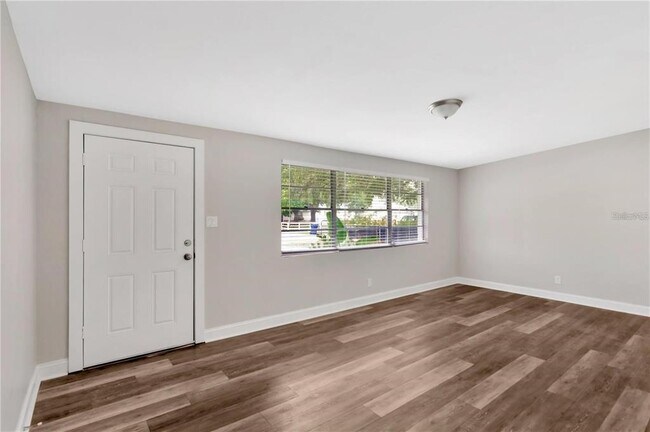 Building Photo - 4105 W Mango Ave