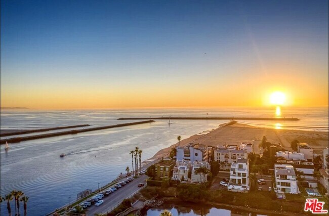 Building Photo - 129 Channel Pointe Mall