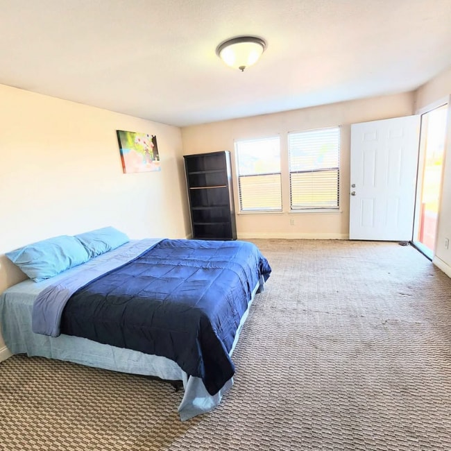 Building Photo - 5611 Aberdeen Dr