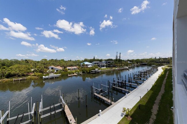 Building Photo - 1709 N Tamiami Trail