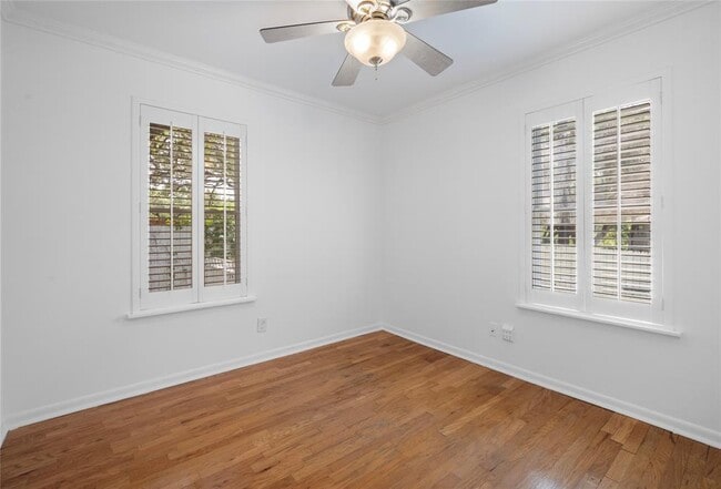 Building Photo - 3103 S Oak Dr