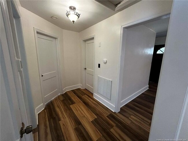 Building Photo - 1000 Ivy Rd