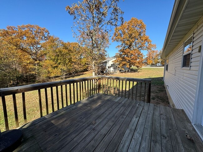 Building Photo - Freshly Painted Beautiful 3 Bedroom, 2 Bat...