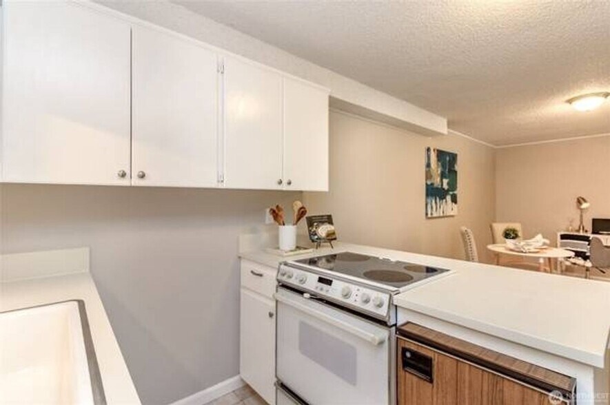 Building Photo - 30240 7th Ave S