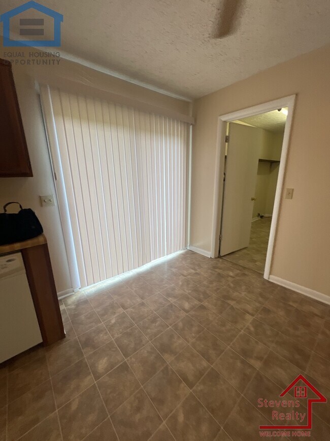 Building Photo - 1340 Hidden Valley Dr