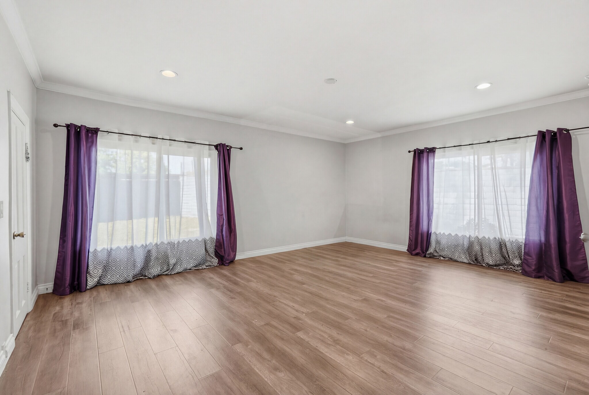 Building Photo - 8647 Corbin Ave