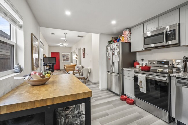 Building Photo - Cute Two Bedroom 1 Bathroom House in North RiNo