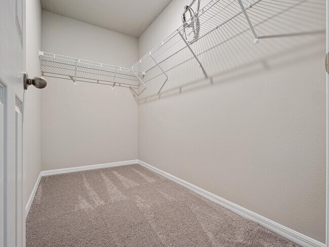 Building Photo - 658 Legacy Lp
