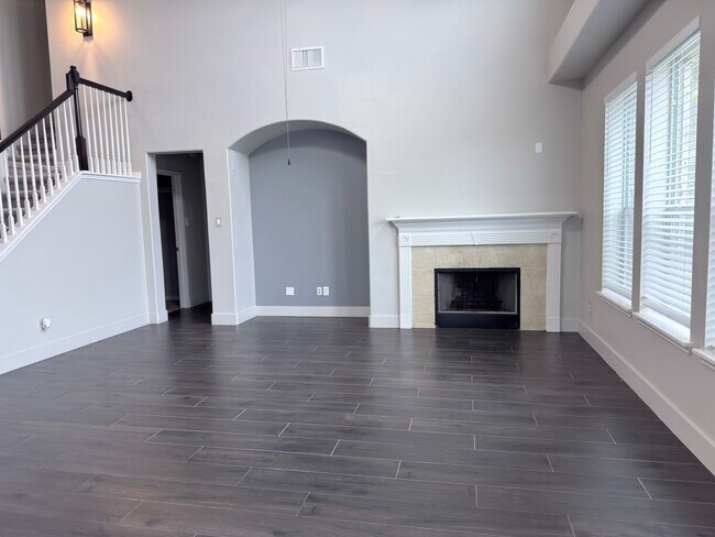 Building Photo - 18006 Barton Ridge Ln