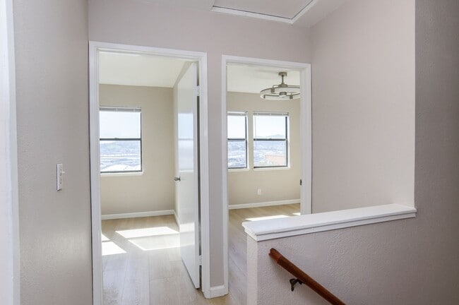 Building Photo - Sunny Potrero Hill 3BR / 1BA Townhome | Private Yard | YouTube Tour