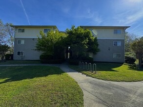 Building Photo - 303 Smith Level Rd