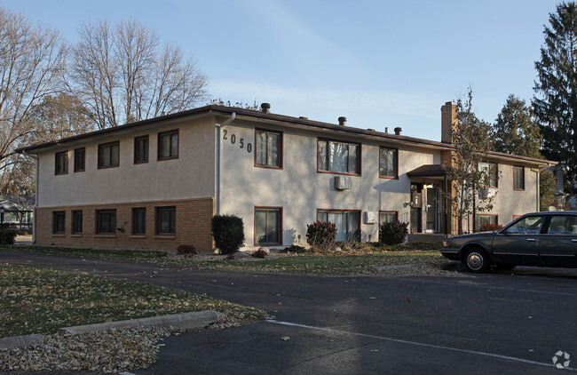 Building Photo - 2050 County Road F E