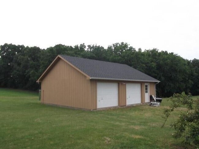 Building Photo - Rogers - Plentywood