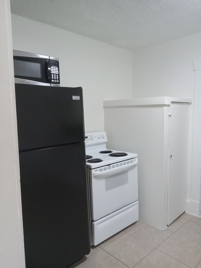 Building Photo - 1040 7th St S