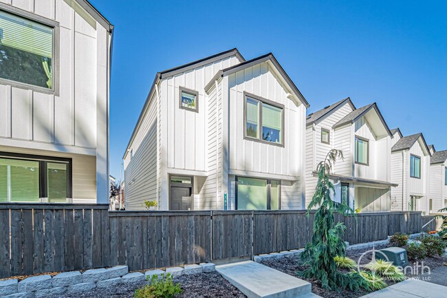 Building Photo - Modern 3 Bedroom Vancouver Home with Spaci...