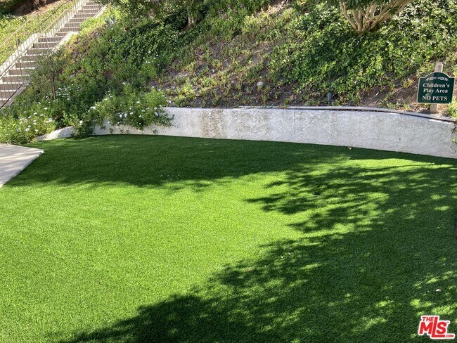 Building Photo - 1506 Palisades Dr