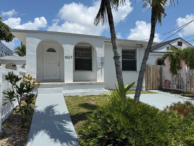 Primary Photo - 1807 NW 33rd St