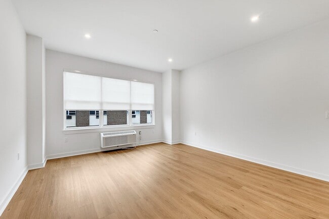 Building Photo - 74 Clarendon Pl