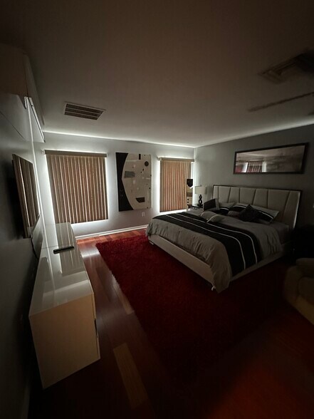 Building Photo - 246 Verdi St