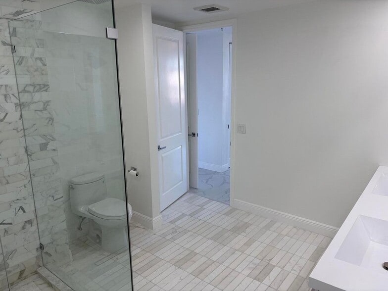 Building Photo - 403 S Sapodilla Ave