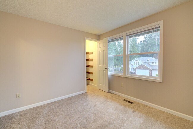 Building Photo - 16611 NE 48th Ct