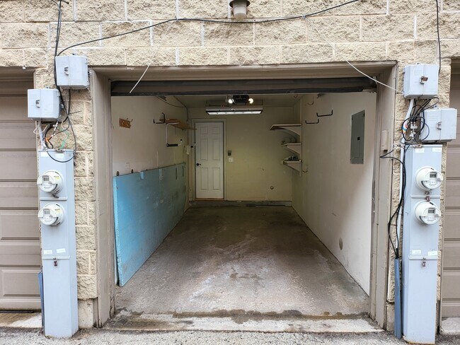 Building Photo - 2403 W Flournoy St