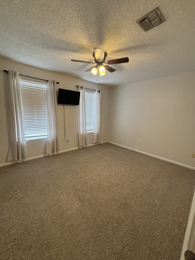 Building Photo - 315 Sidney Martin Rd