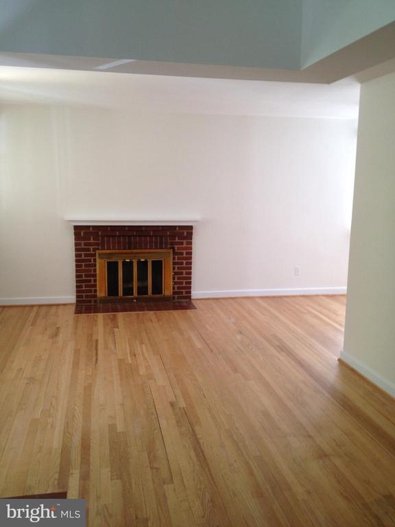 Building Photo - 7017 Murray Ln