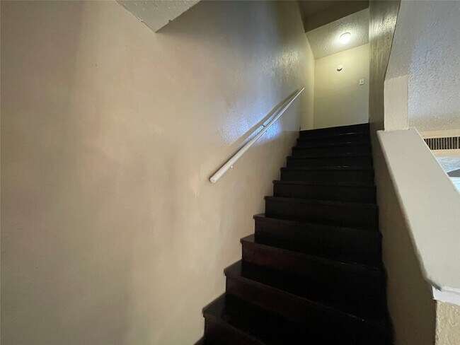 Building Photo - 702 Hargest St