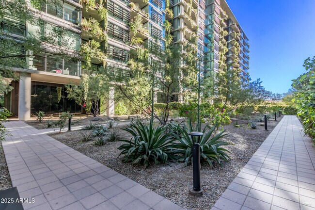Building Photo - 7180 E Kierland Blvd