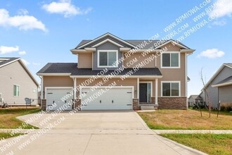 Building Photo - 2021 NW Beechwood St