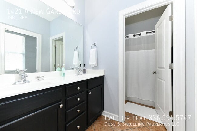 Building Photo - 1421 New Garden Rd