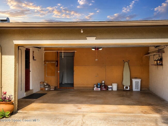 Building Photo - 1440 Dorsal St