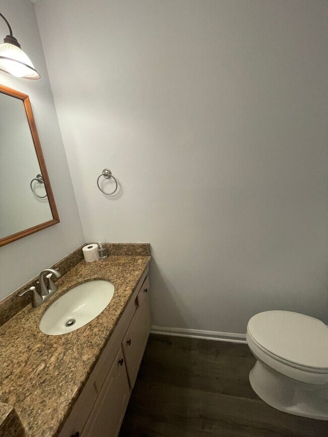 Building Photo - Williamsburg Townhome Available for Rent