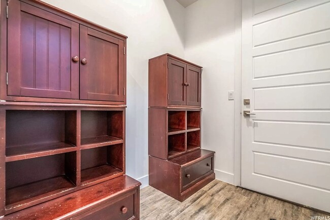 Building Photo - PETS ALLOWED!  Spacious & Modern 3-Bedroom...