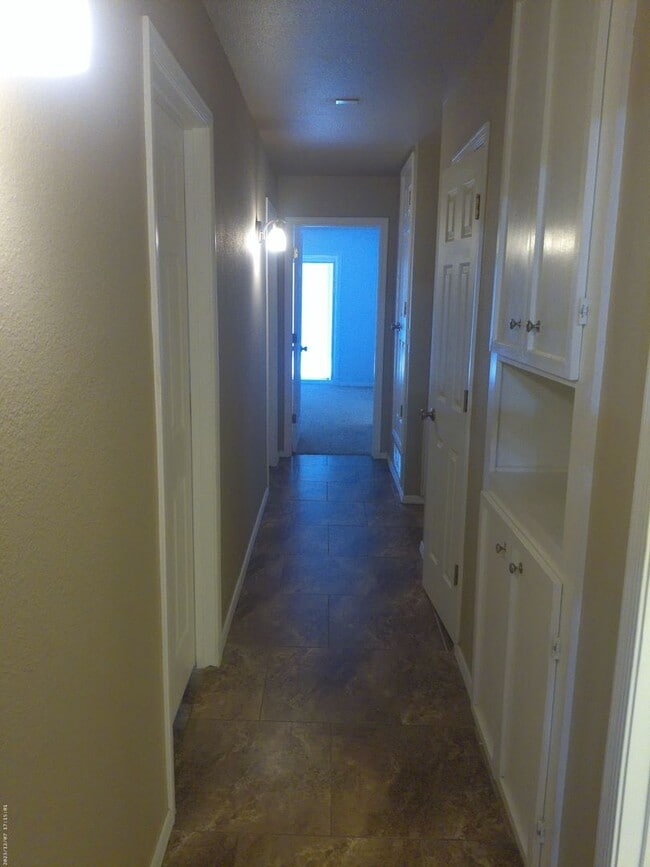 Building Photo - Pool Home 3 bedroom 2 bathroom Long term