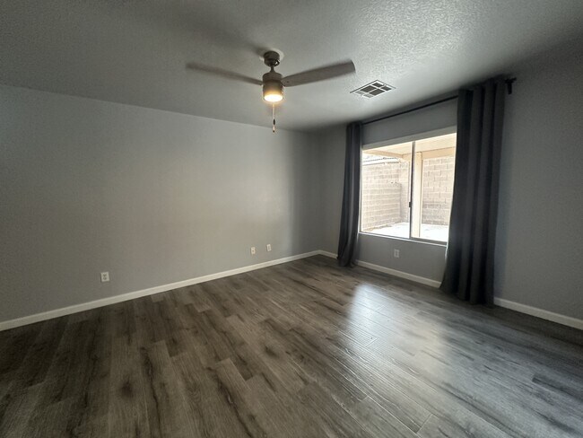 Building Photo - 10911 Vallerosa St